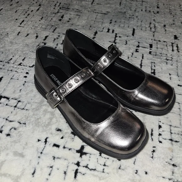Steve Madden Kids Bitsy Mary Jane shoes in pewter silver color size 4 - Picture 1 of 3